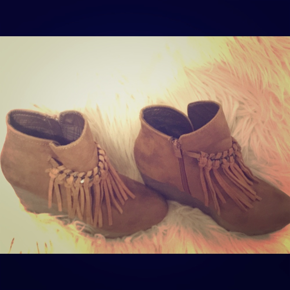 Sbicca wedge booties with fringe!